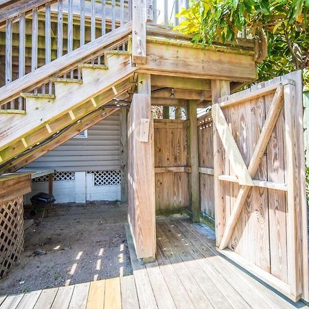 Salty Shack Unit C - Salty Shack - Dog Friendly Home - Across From The Beach - Central Location! Folly Beach Exterior photo