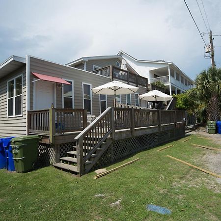 Salty Shack Unit C - Salty Shack - Dog Friendly Home - Across From The Beach - Central Location! Folly Beach Room photo
