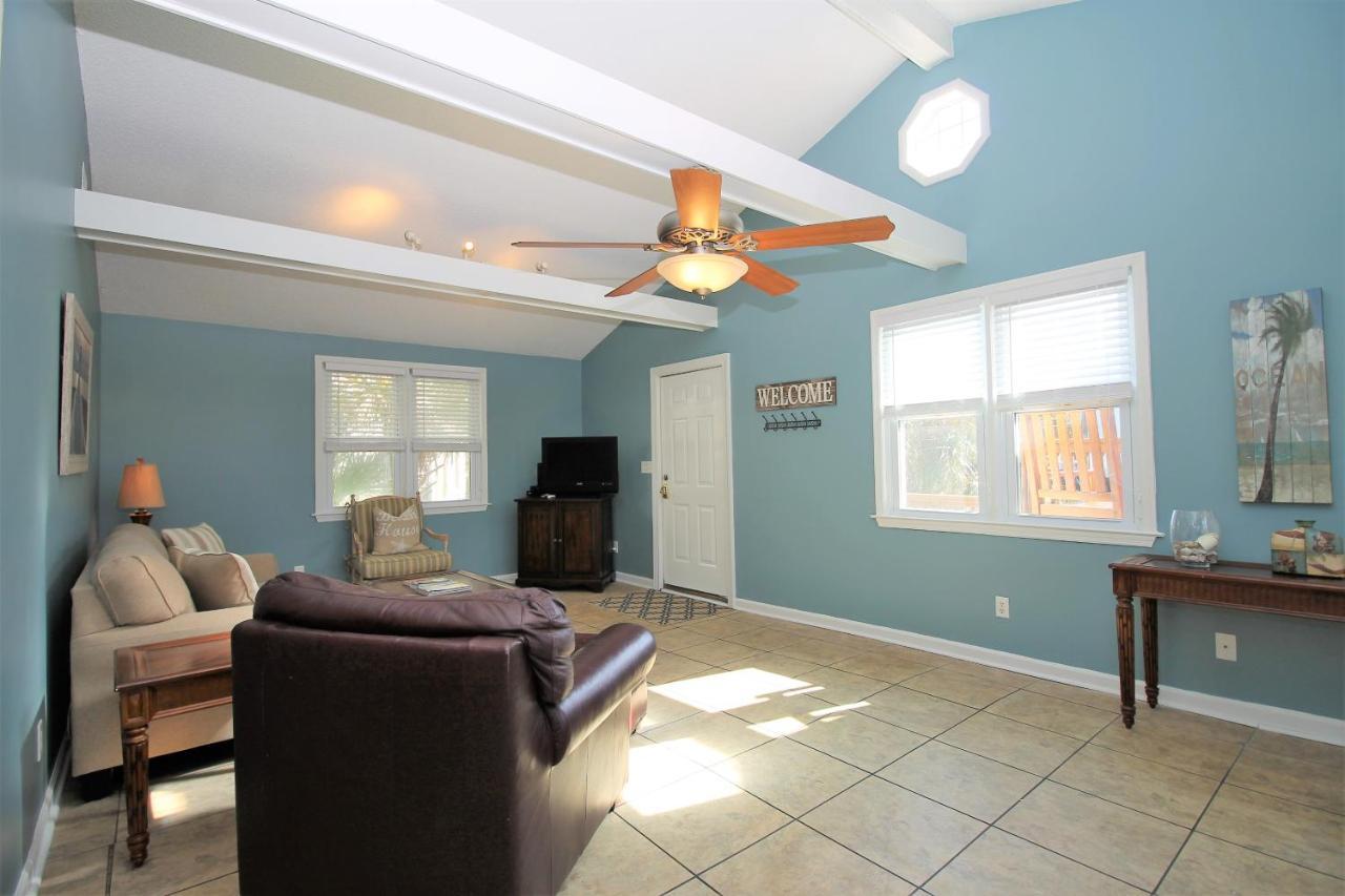 Salty Shack Unit C - Salty Shack - Dog Friendly Home - Across From The Beach - Central Location! Folly Beach Exterior photo
