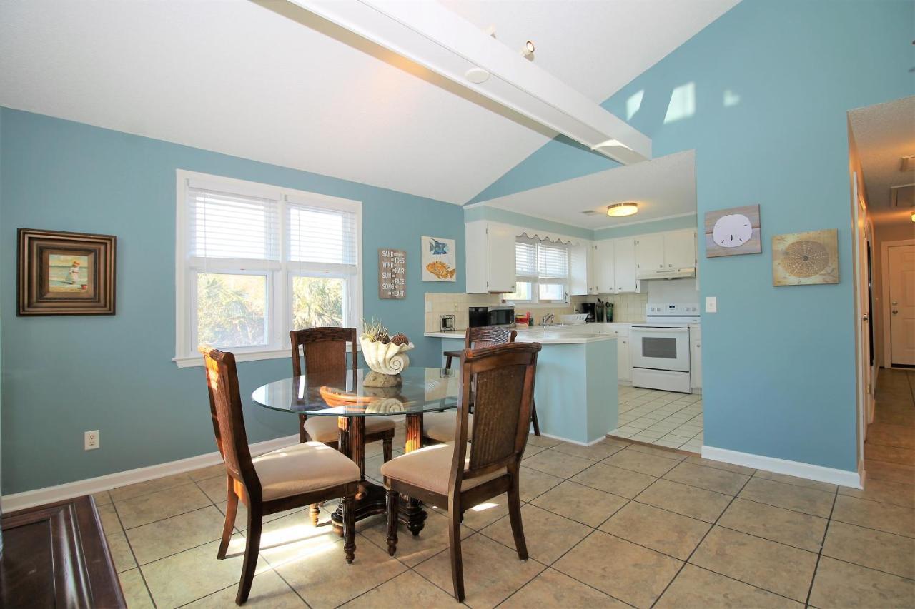 Salty Shack Unit C - Salty Shack - Dog Friendly Home - Across From The Beach - Central Location! Folly Beach Exterior photo