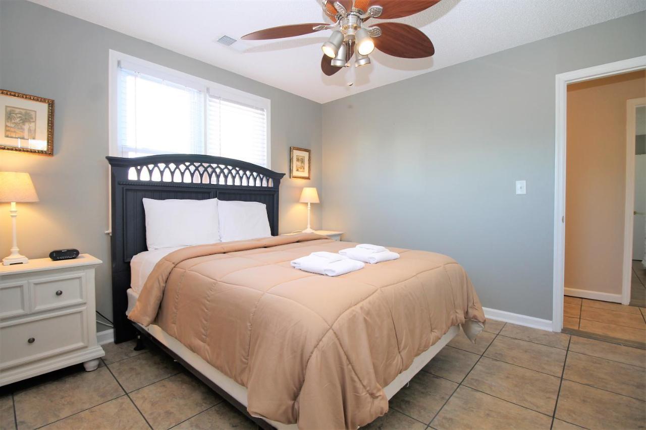 Salty Shack Unit C - Salty Shack - Dog Friendly Home - Across From The Beach - Central Location! Folly Beach Exterior photo