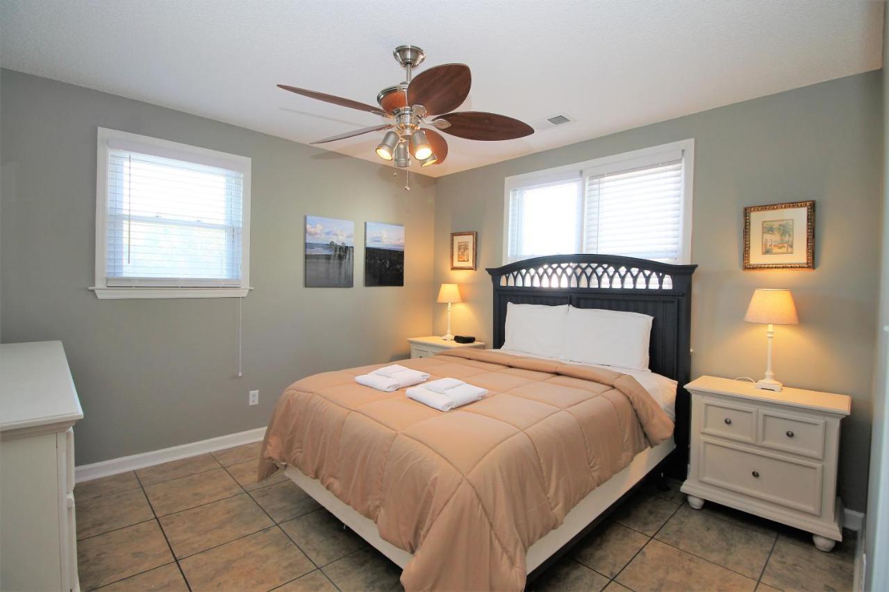 Salty Shack Unit C - Salty Shack - Dog Friendly Home - Across From The Beach - Central Location! Folly Beach Exterior photo