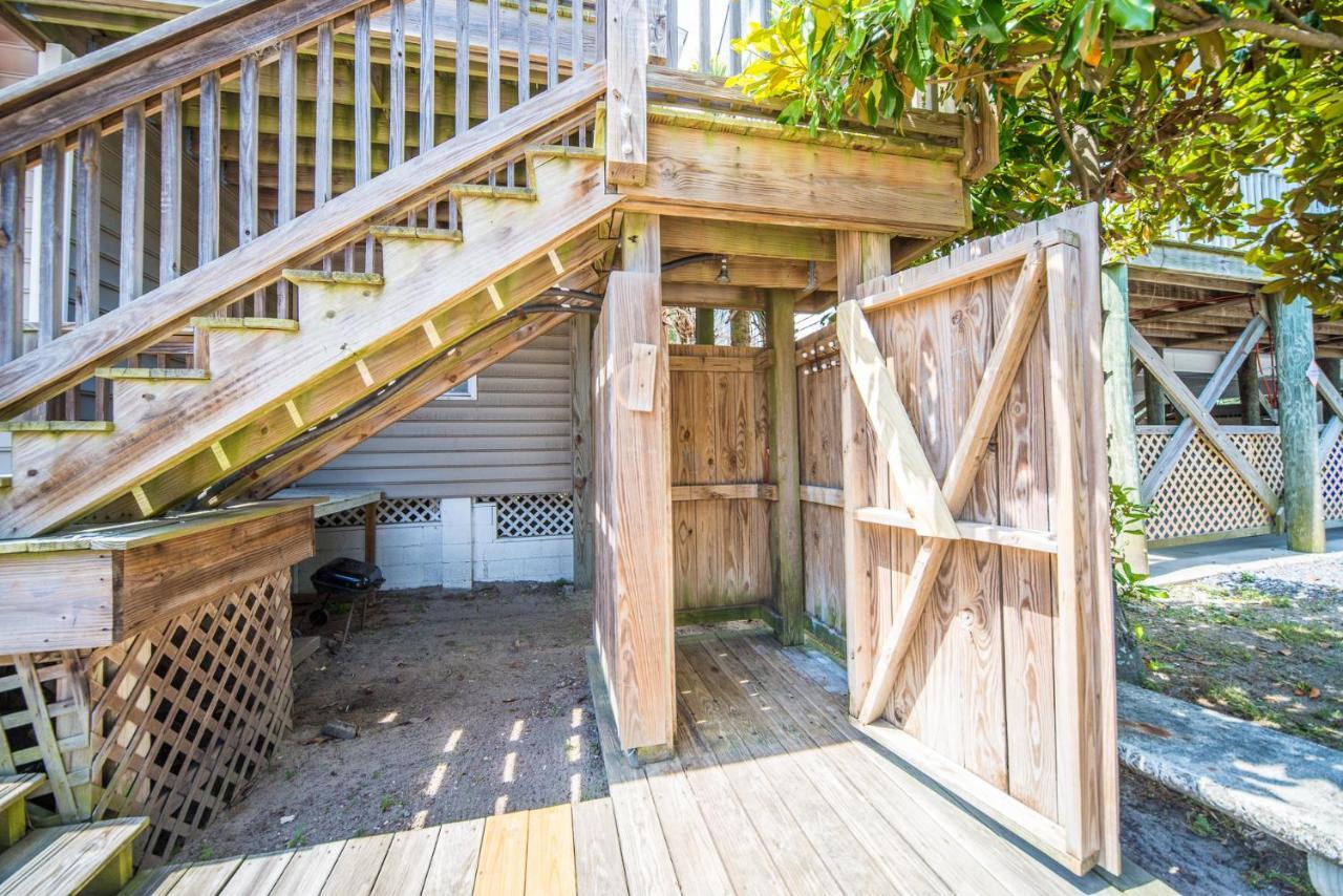 Salty Shack Unit C - Salty Shack - Dog Friendly Home - Across From The Beach - Central Location! Folly Beach Exterior photo