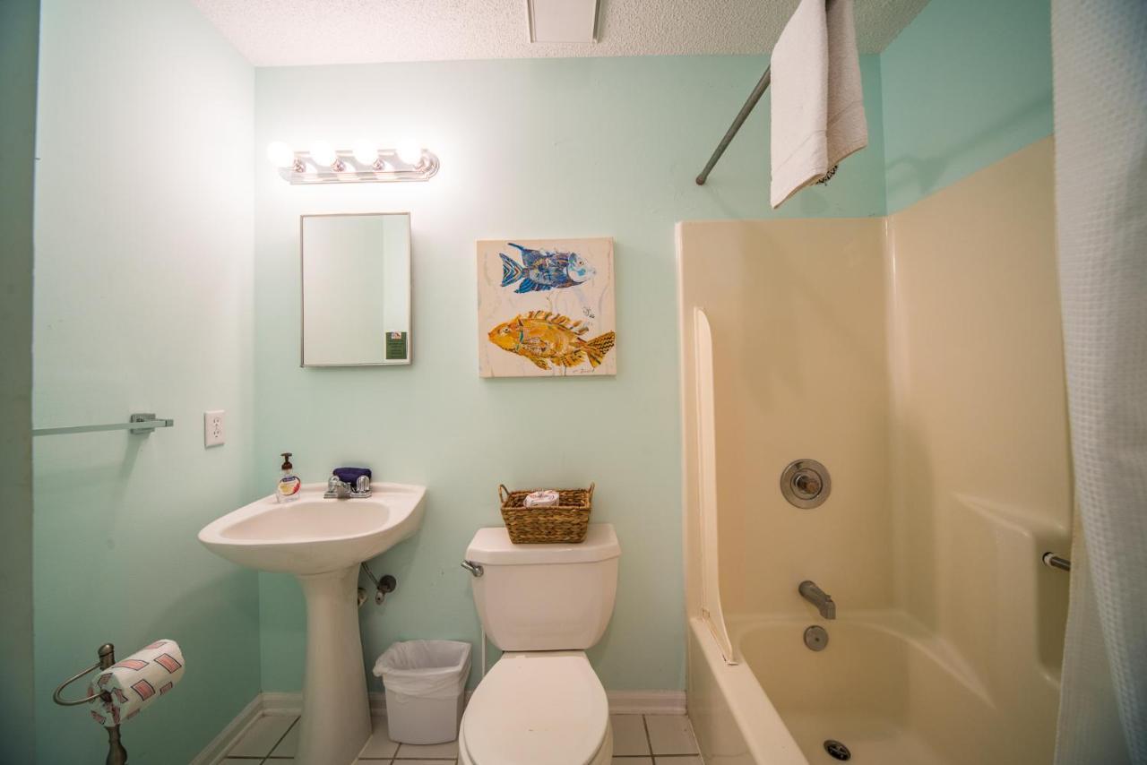 Salty Shack Unit C - Salty Shack - Dog Friendly Home - Across From The Beach - Central Location! Folly Beach Exterior photo