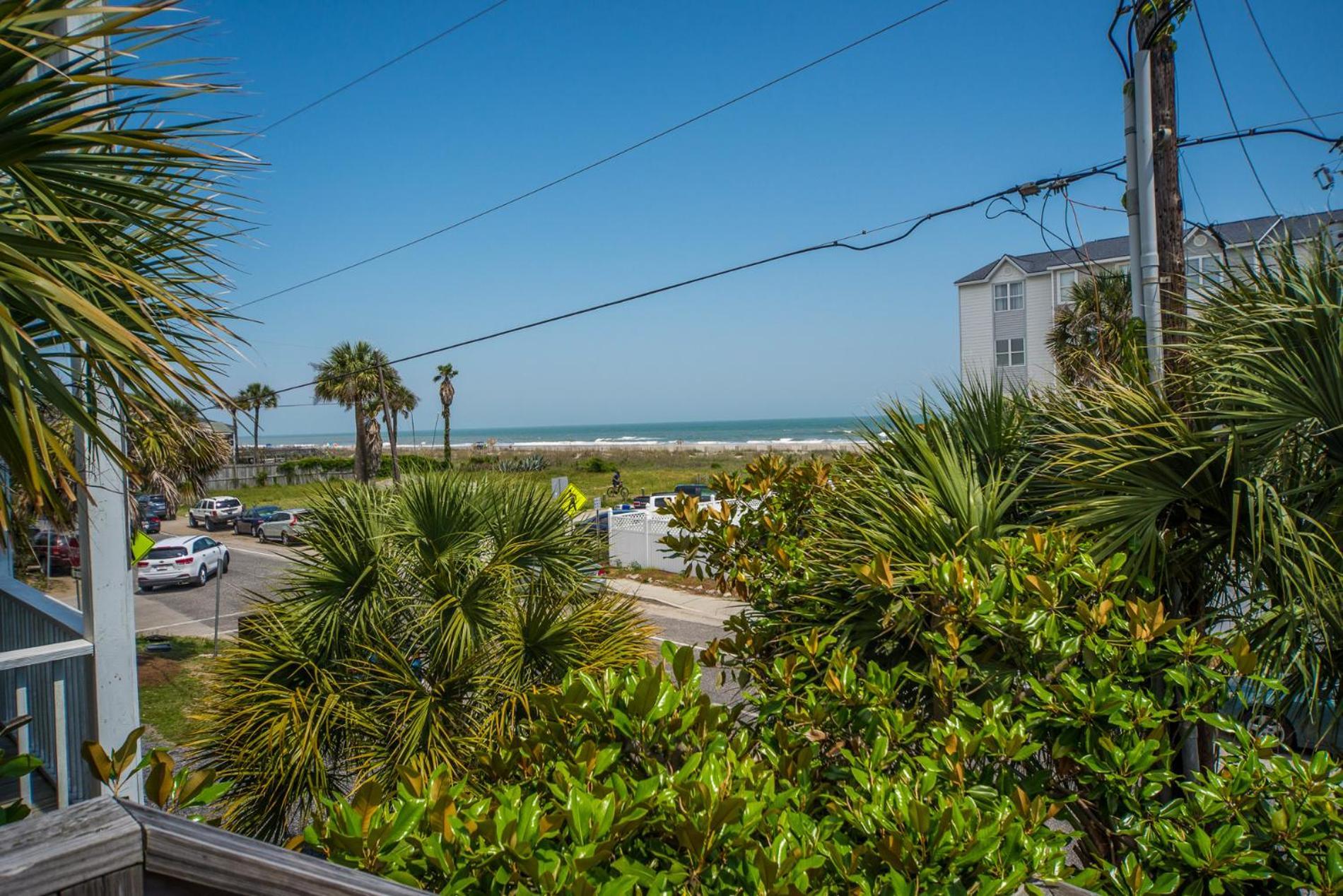 Salty Shack Unit C - Salty Shack - Dog Friendly Home - Across From The Beach - Central Location! Folly Beach Room photo